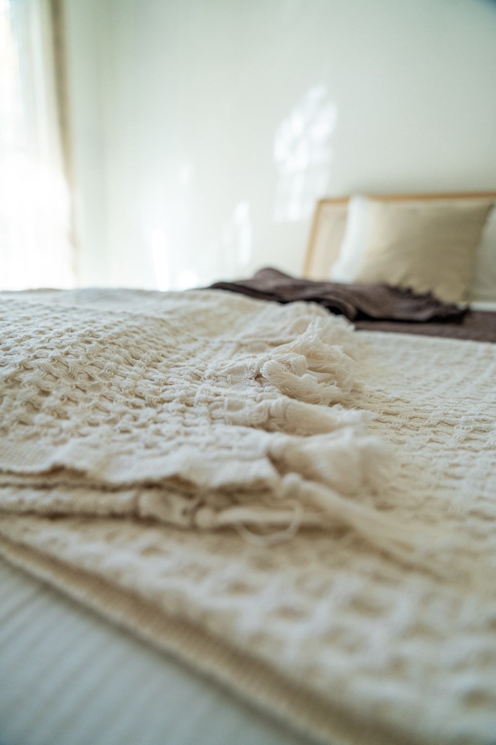 CREAM TEXTURED BEDSPREAD