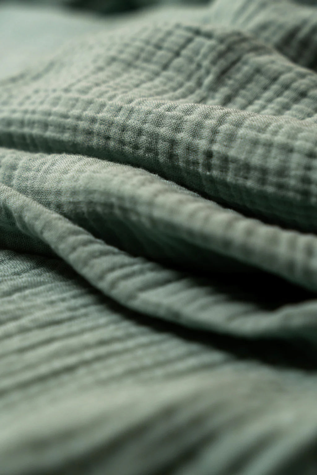 SAGE GREEN CRINKLE BED COVER SET