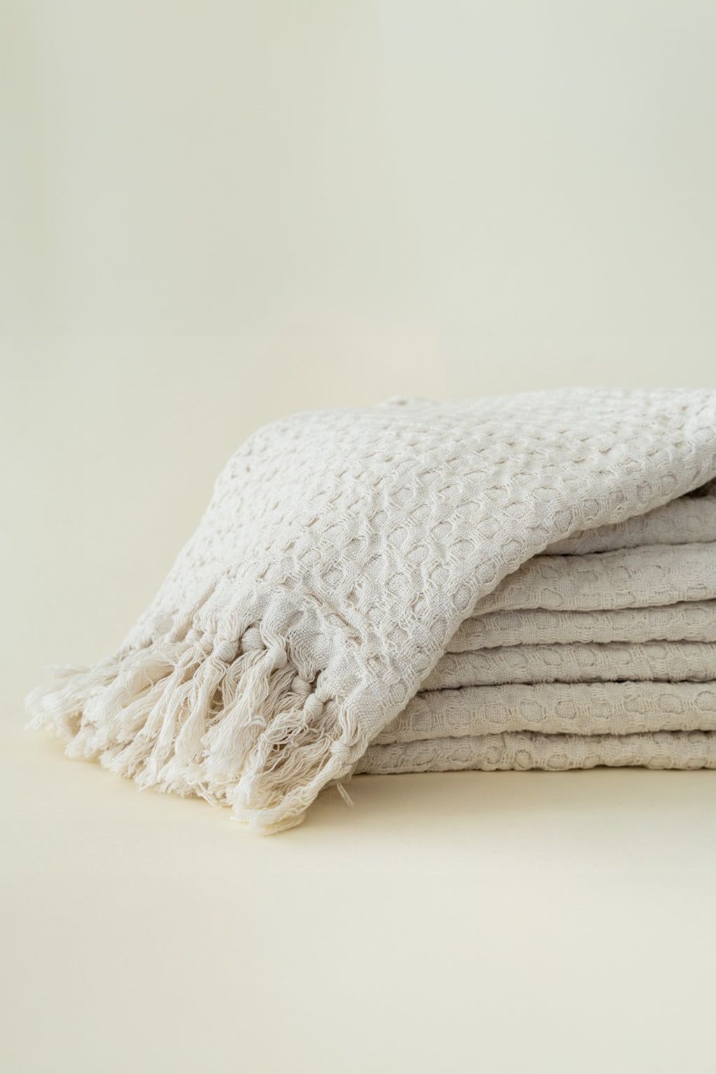 CREAM TEXTURED BEDSPREAD
