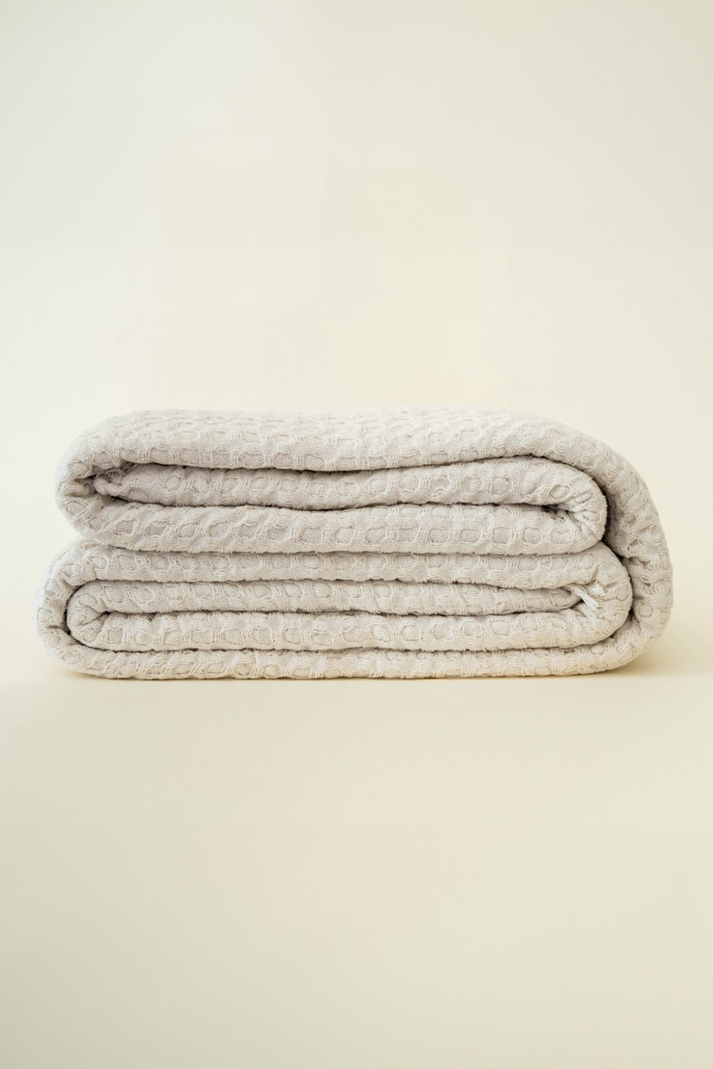 CREAM TEXTURED BEDSPREAD