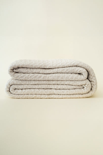 CREAM TEXTURED BEDSPREAD