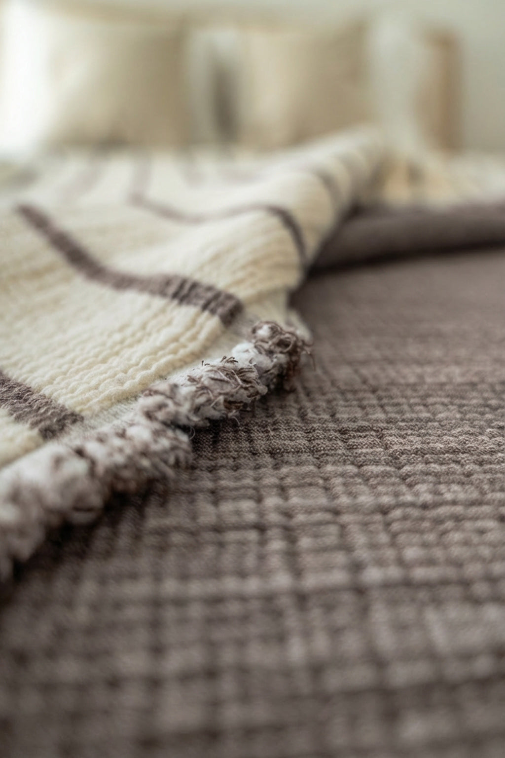 DUO BROWN CRINKLE BED COVER