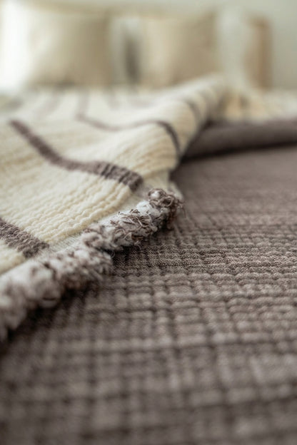 DUO BROWN CRINKLE BED COVER